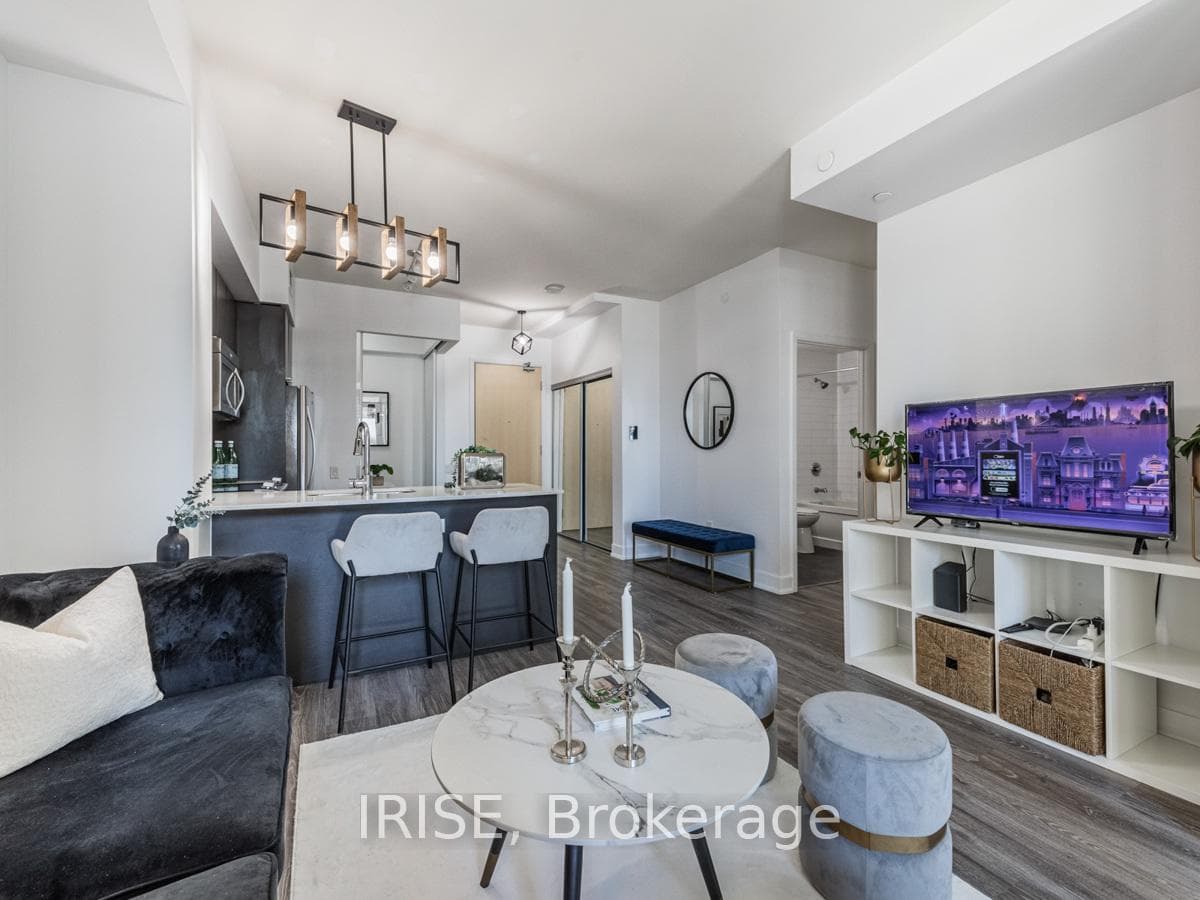 30 Roehampton Avenue Unit 610 photo 3