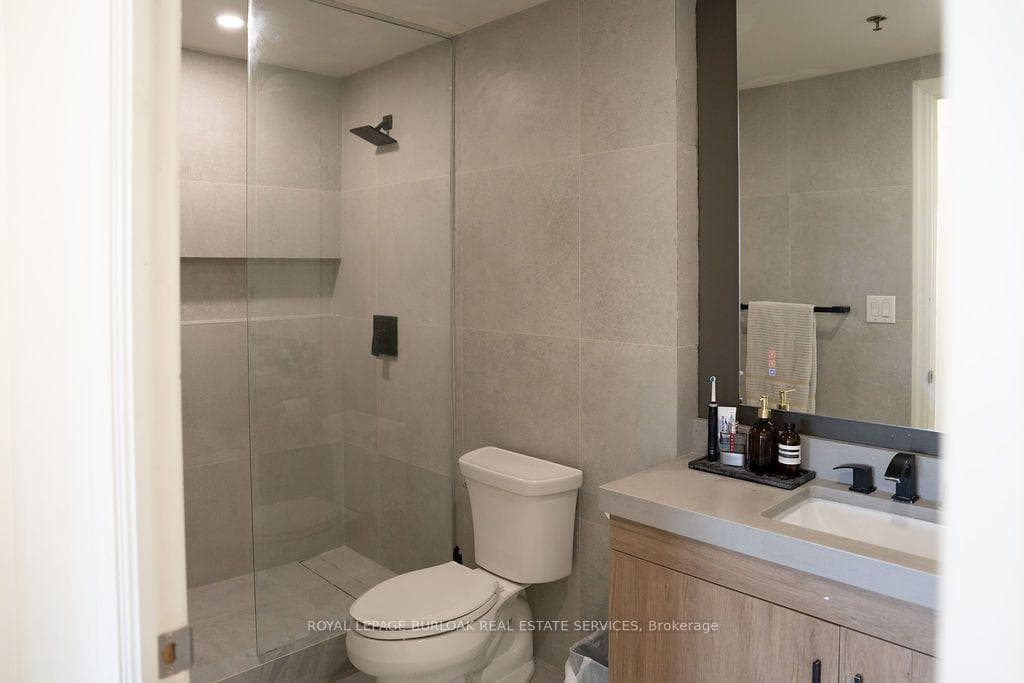 560 North Service Road Unit 610 photo 19