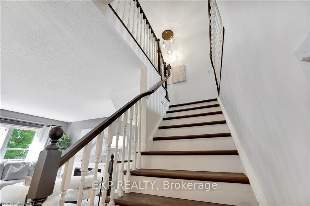 747 Laurelwood Drive photo 17