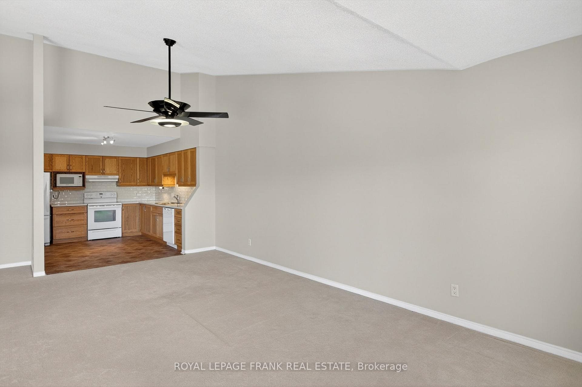 1099 Clonsilla Avenue Unit Bldg C #310 photo 11
