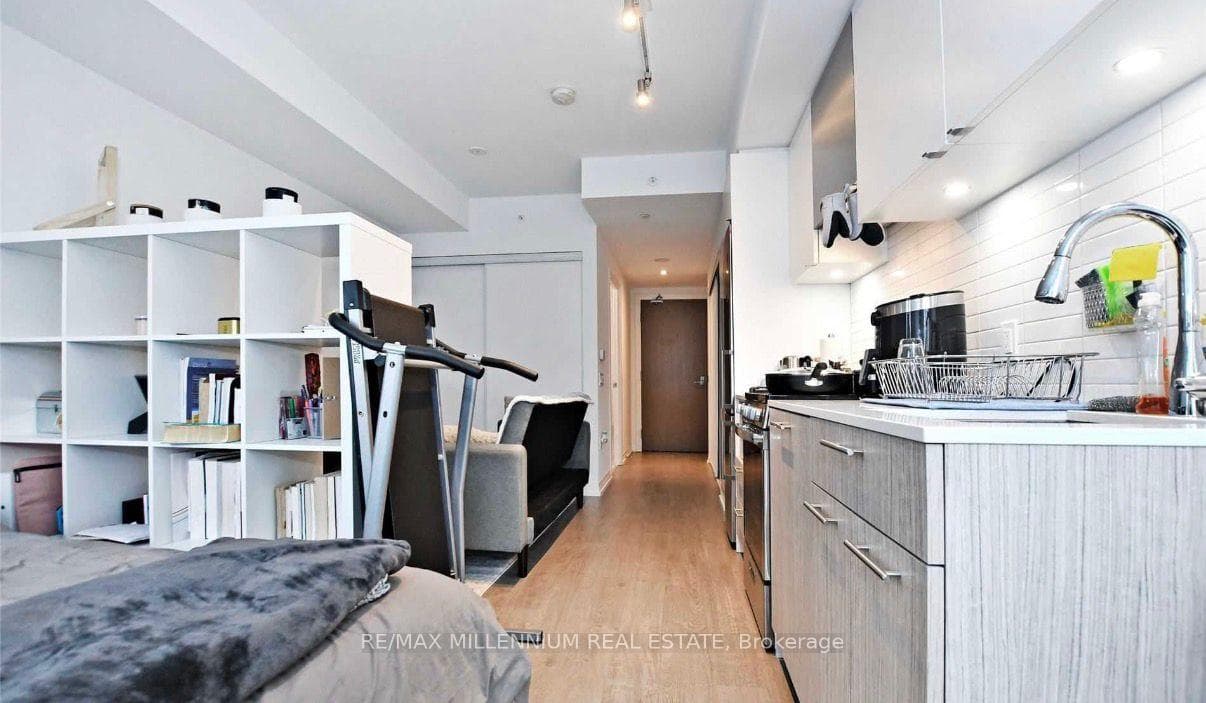 251 Jarvis Street Unit 1427 photo 2