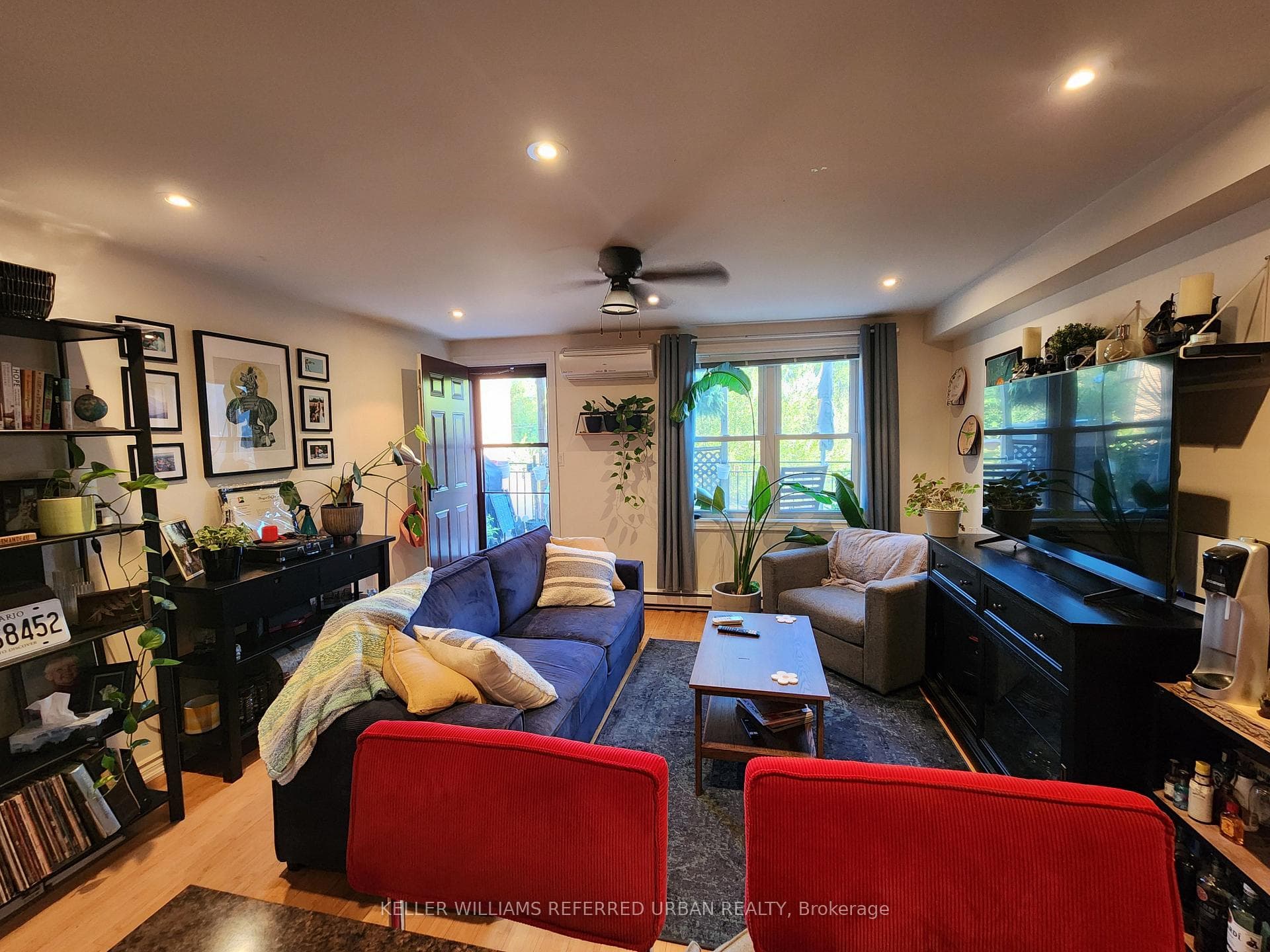 2389 Bloor Street Unit 2 photo 2