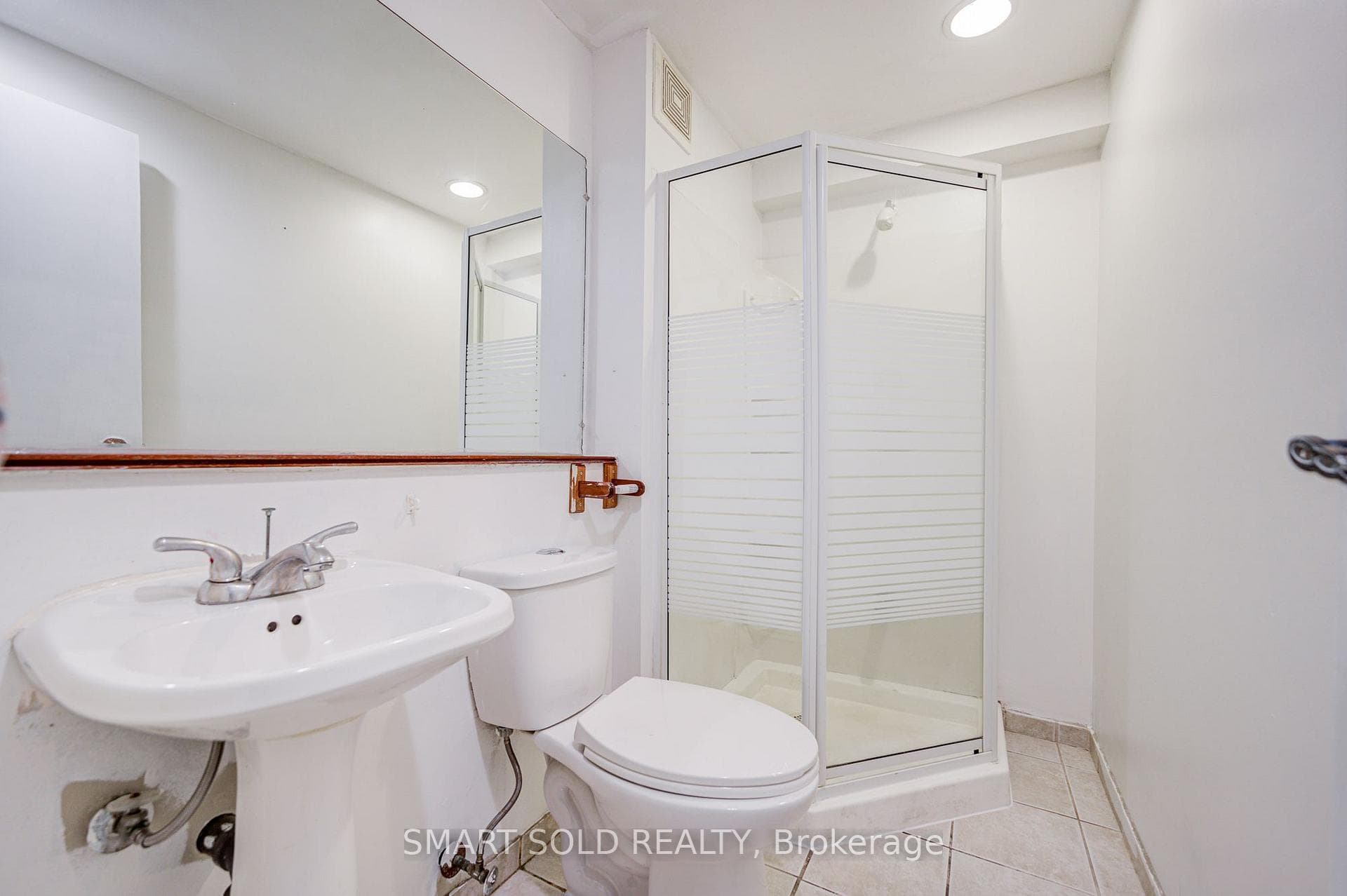 837 Queensbridge Drive photo 36