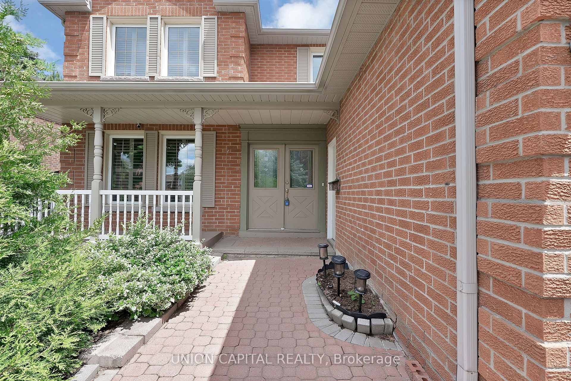 35 Mccarty Crescent photo 2