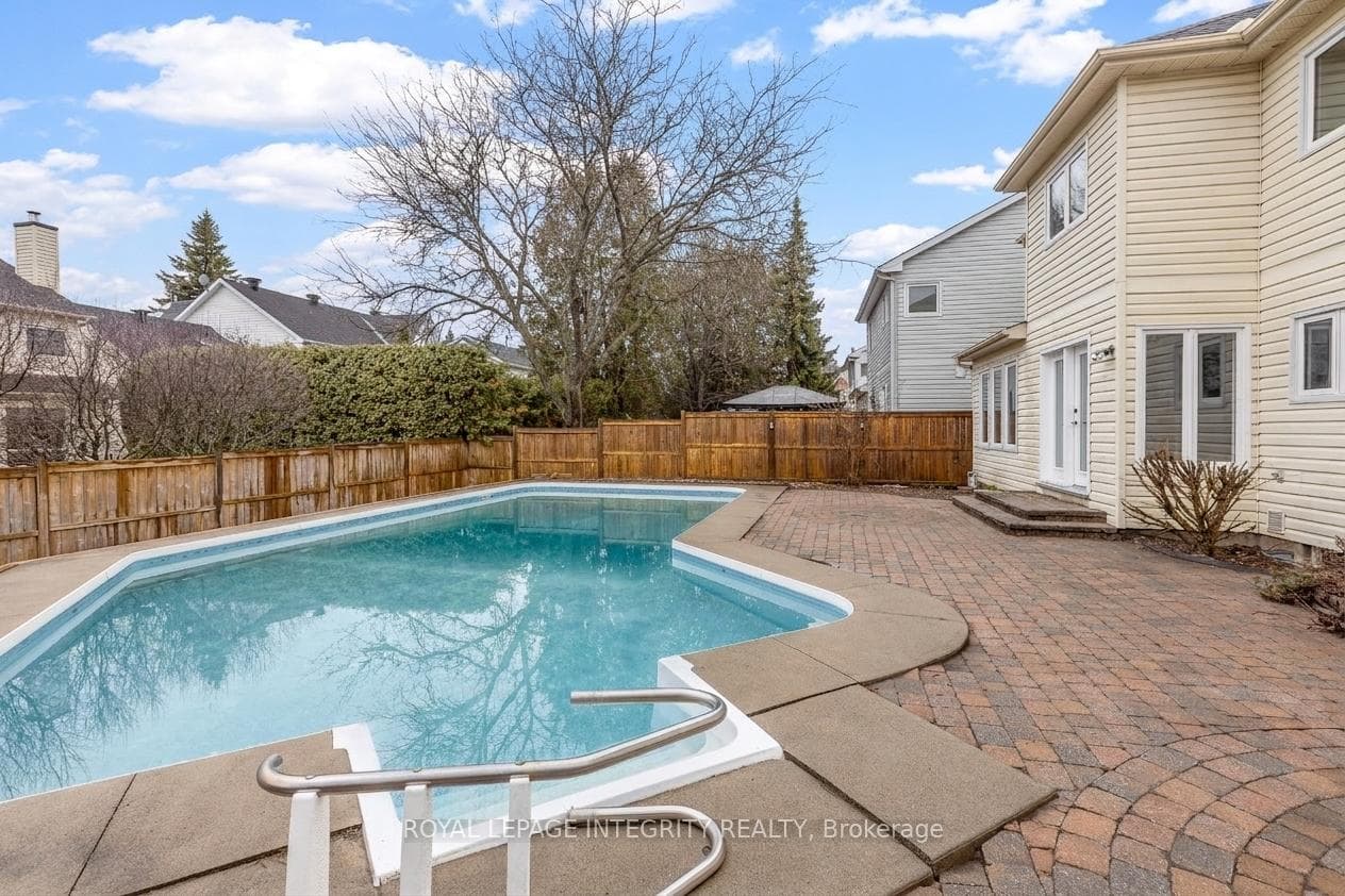18 SHIPLEY Crescent photo 35