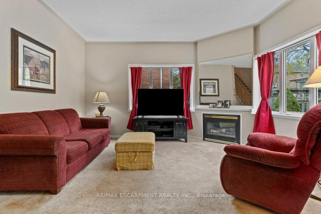76 Morrison Crescent photo 9