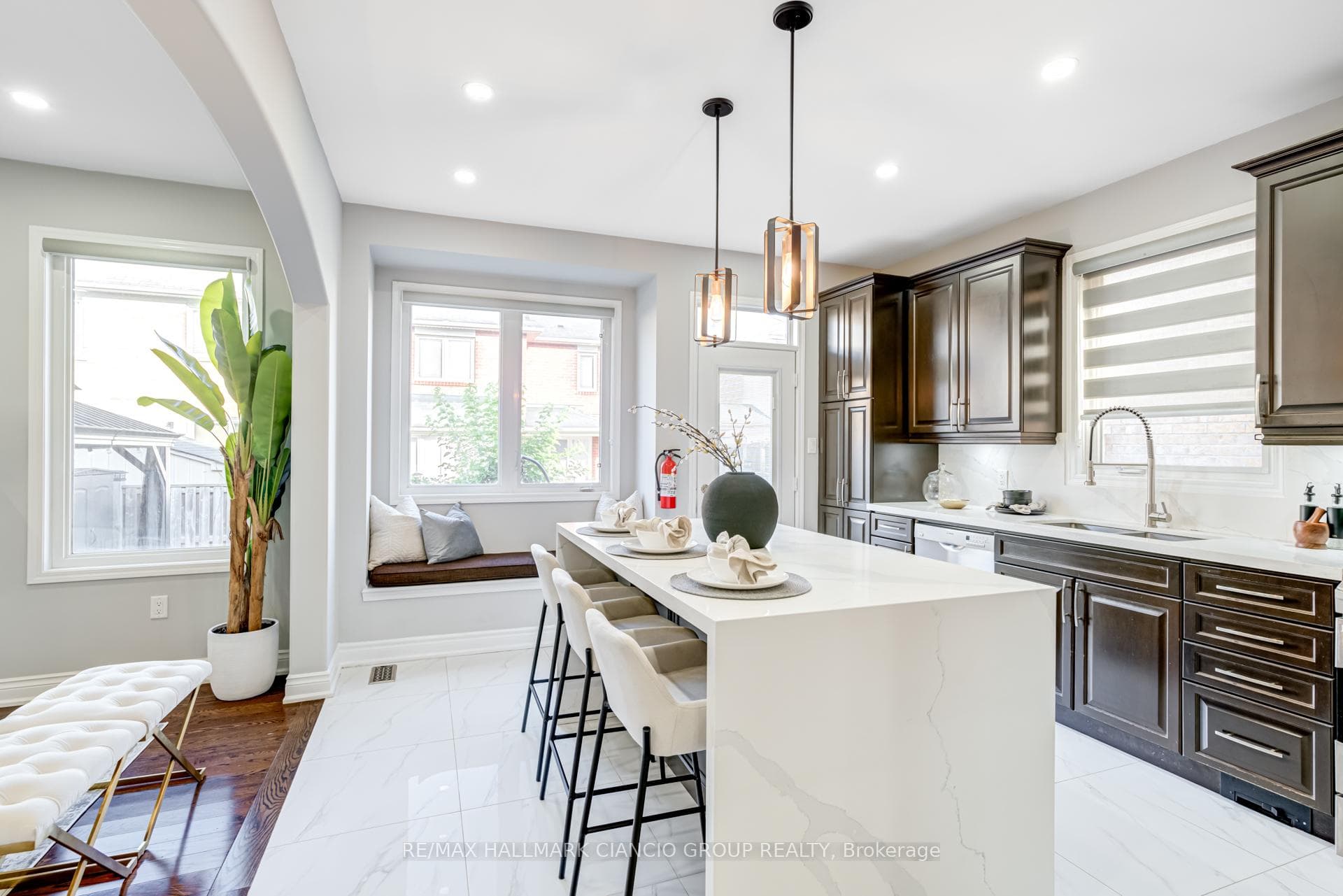101 Fernglen Crescent photo 8