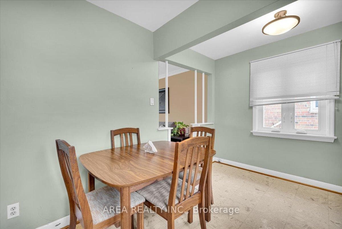 37 Marcia Avenue photo 9