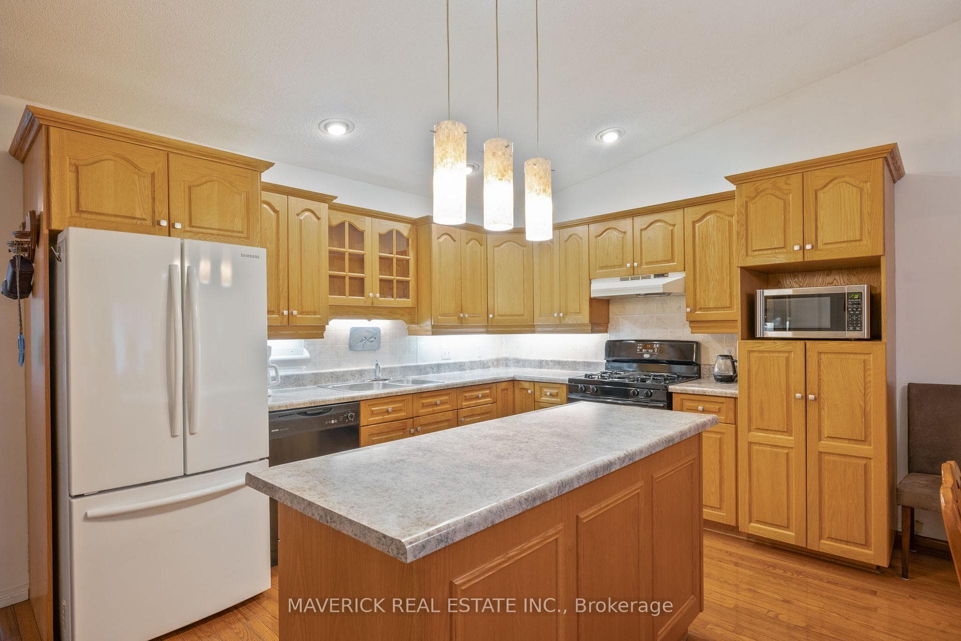 98 Carrie Crescent photo 18