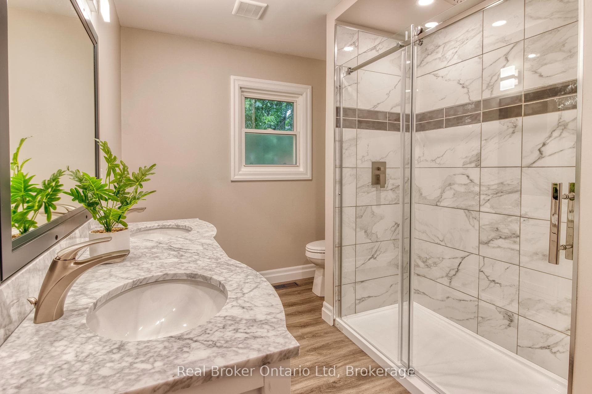 446 Isaac Street photo 12