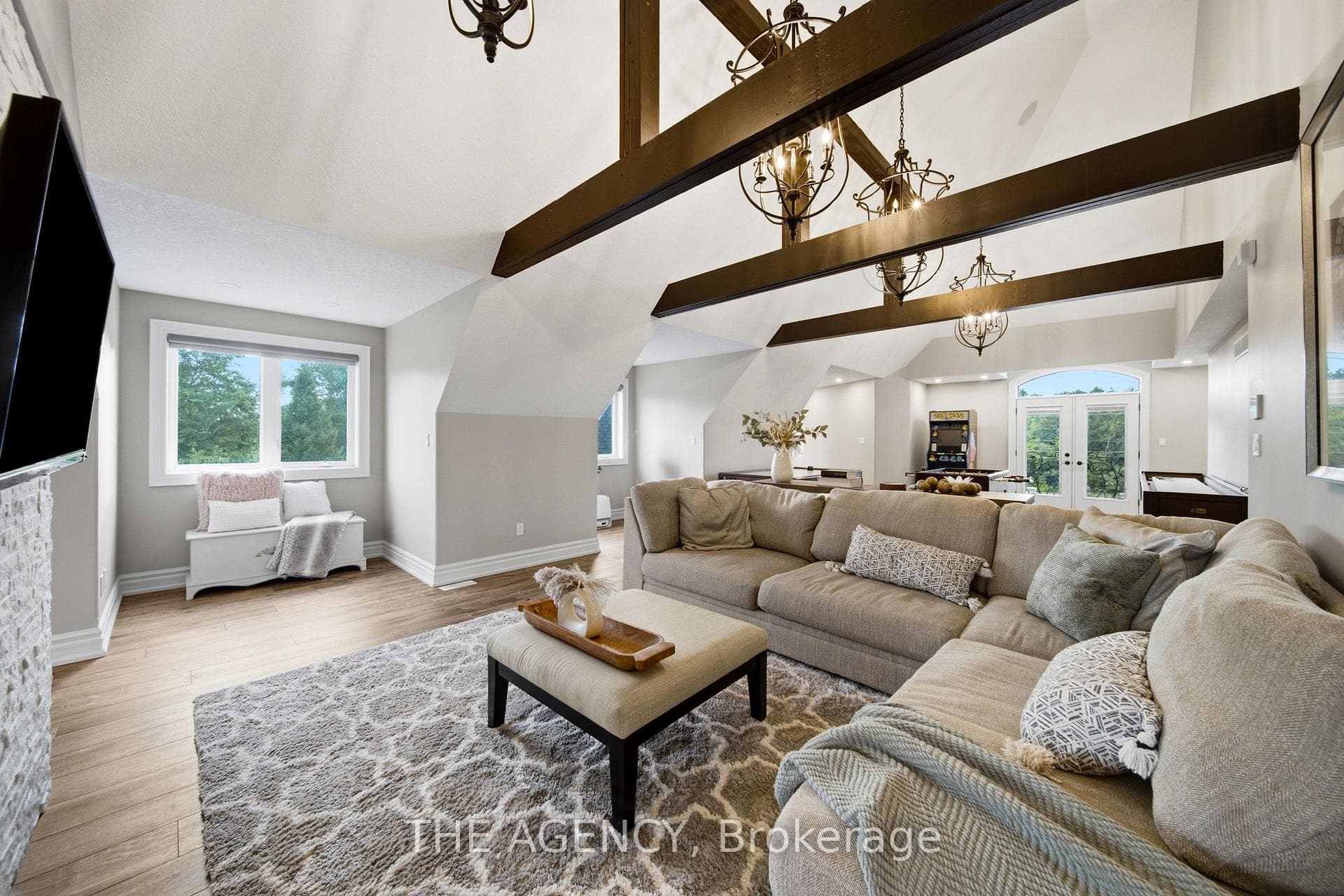 7009 Wellington Road photo 31