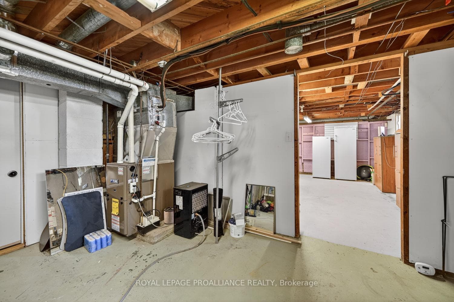 481 McAuley Road photo 28
