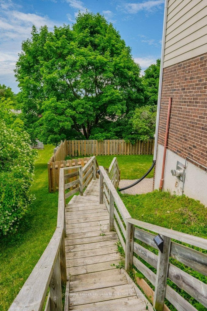579 College Avenue photo 23