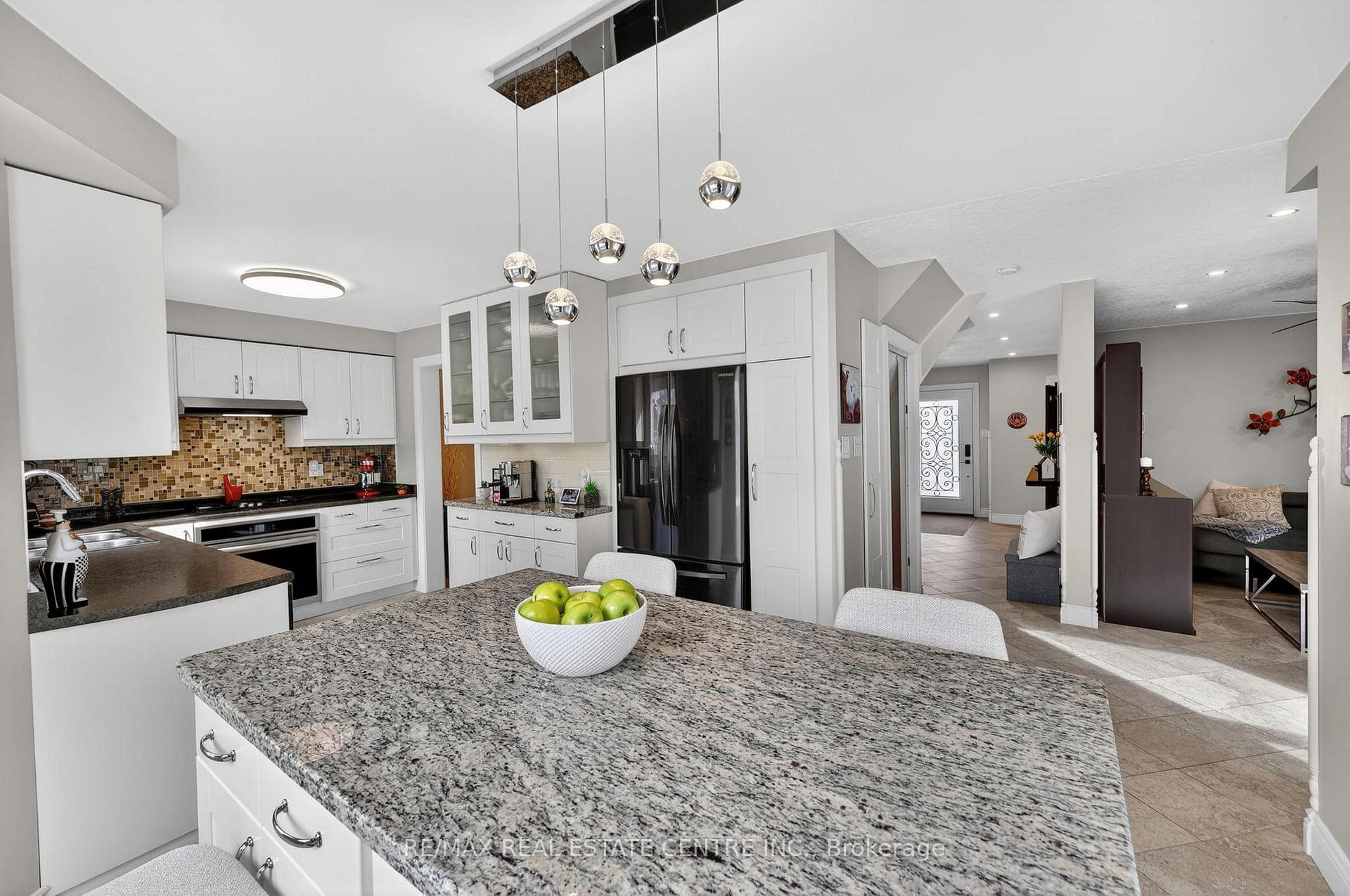 205 Walsh Crescent photo 5
