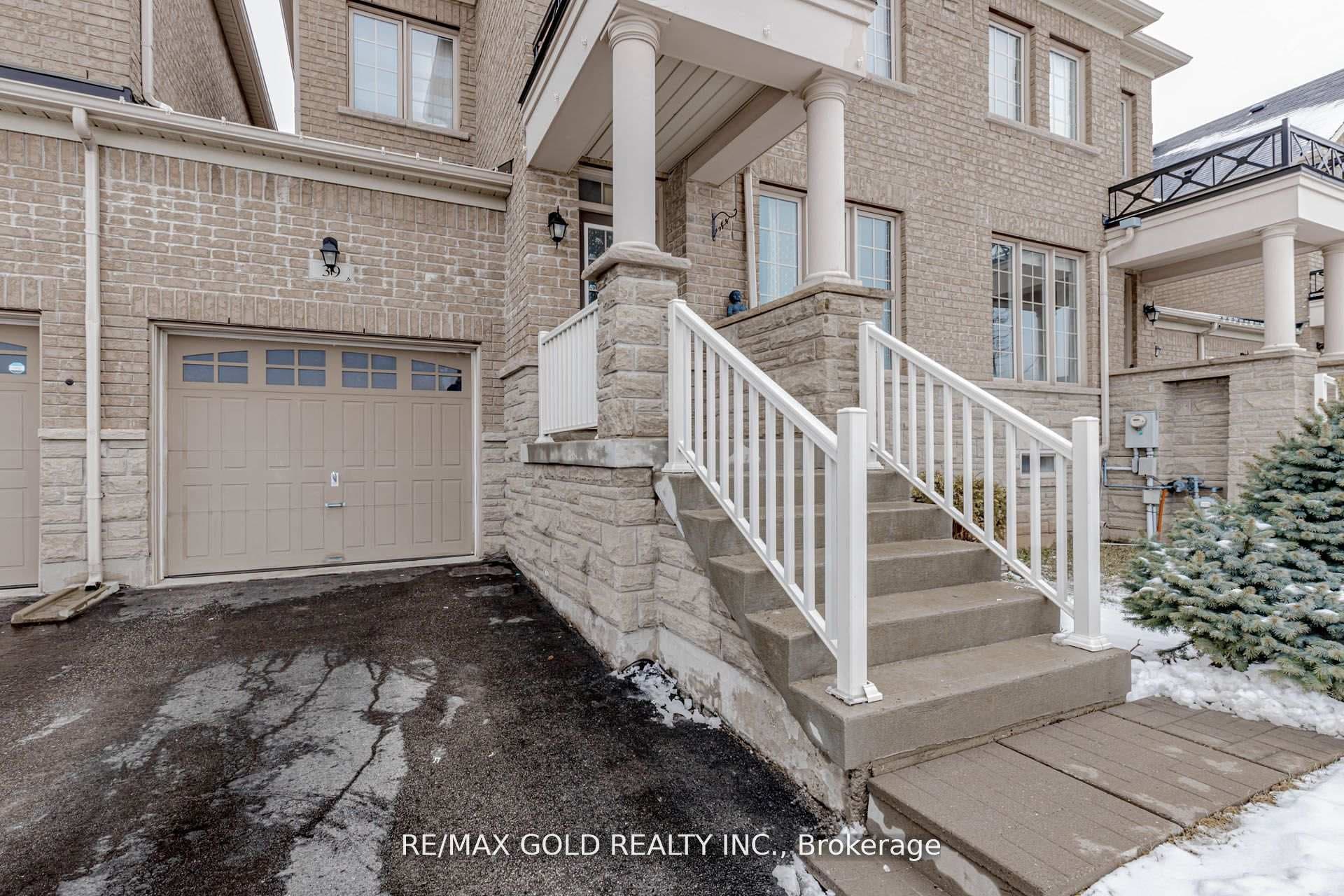 39 Chesterwood Crescent photo 4
