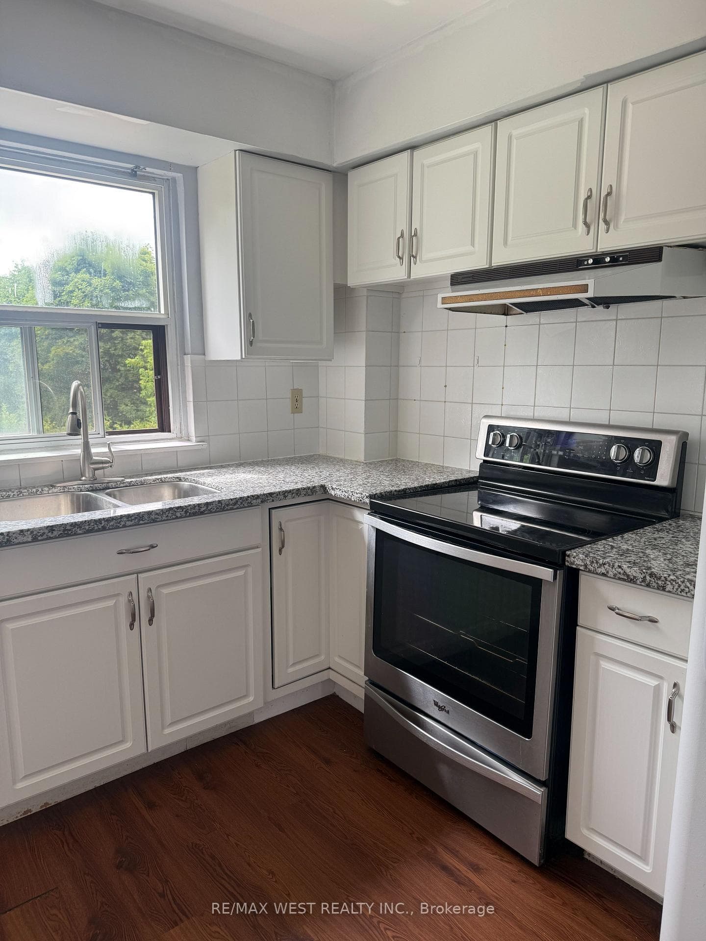 182 Ruggles Avenue Unit 3 photo 4