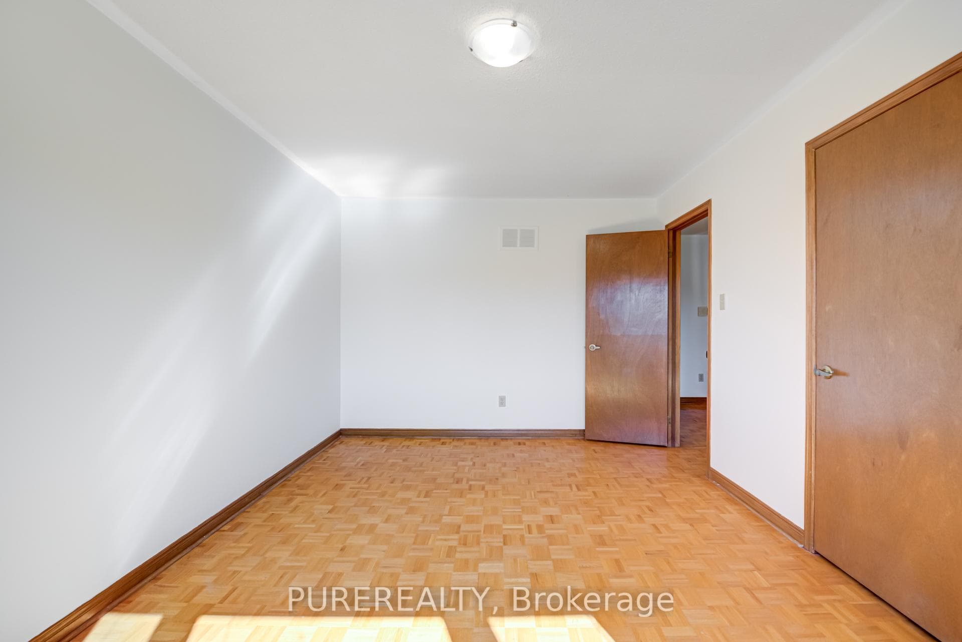 968 Summerbreeze Court photo 23