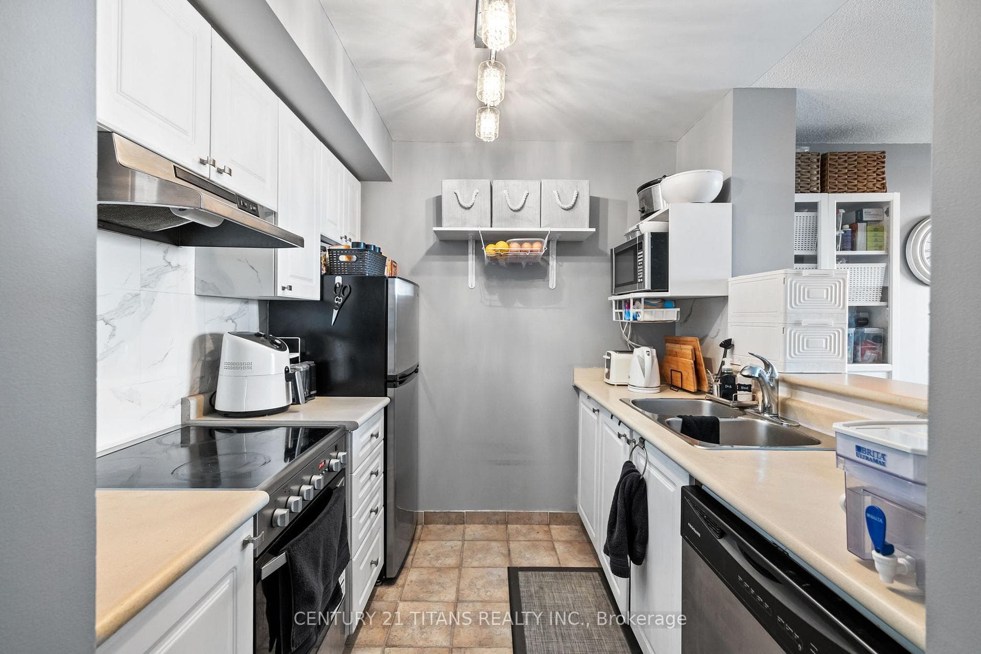 1 Lee Centre Drive Unit 1813 photo 22