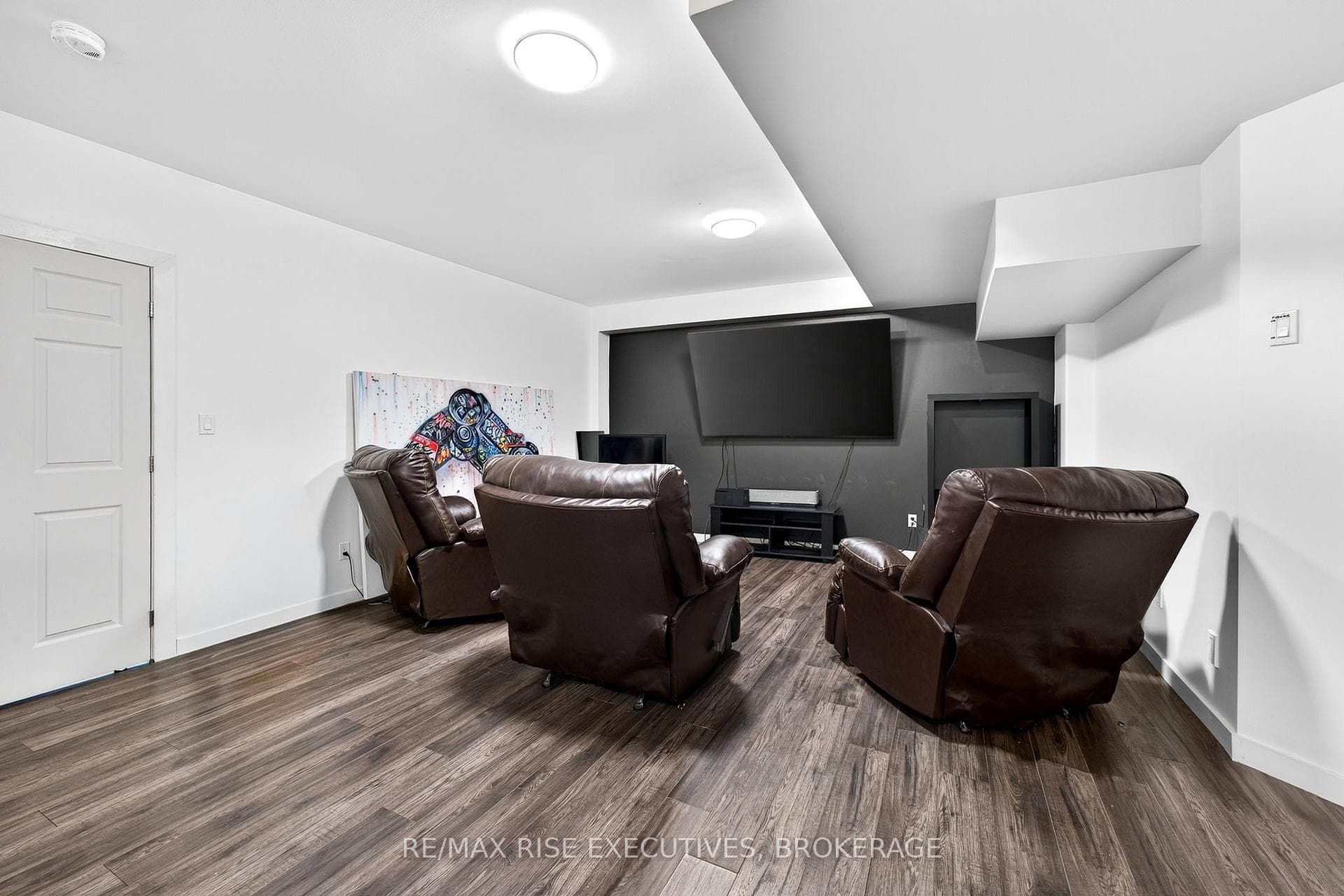 700 Stonehenge Street photo 32