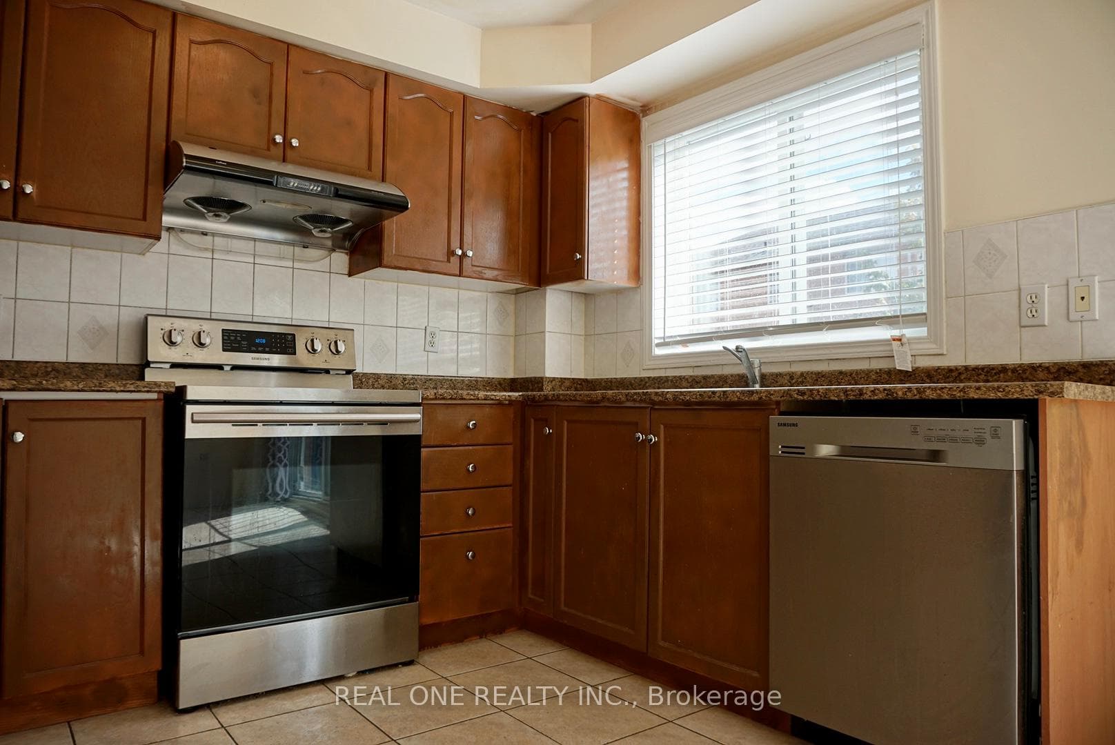 80 Acorn Place Unit 37 photo 7