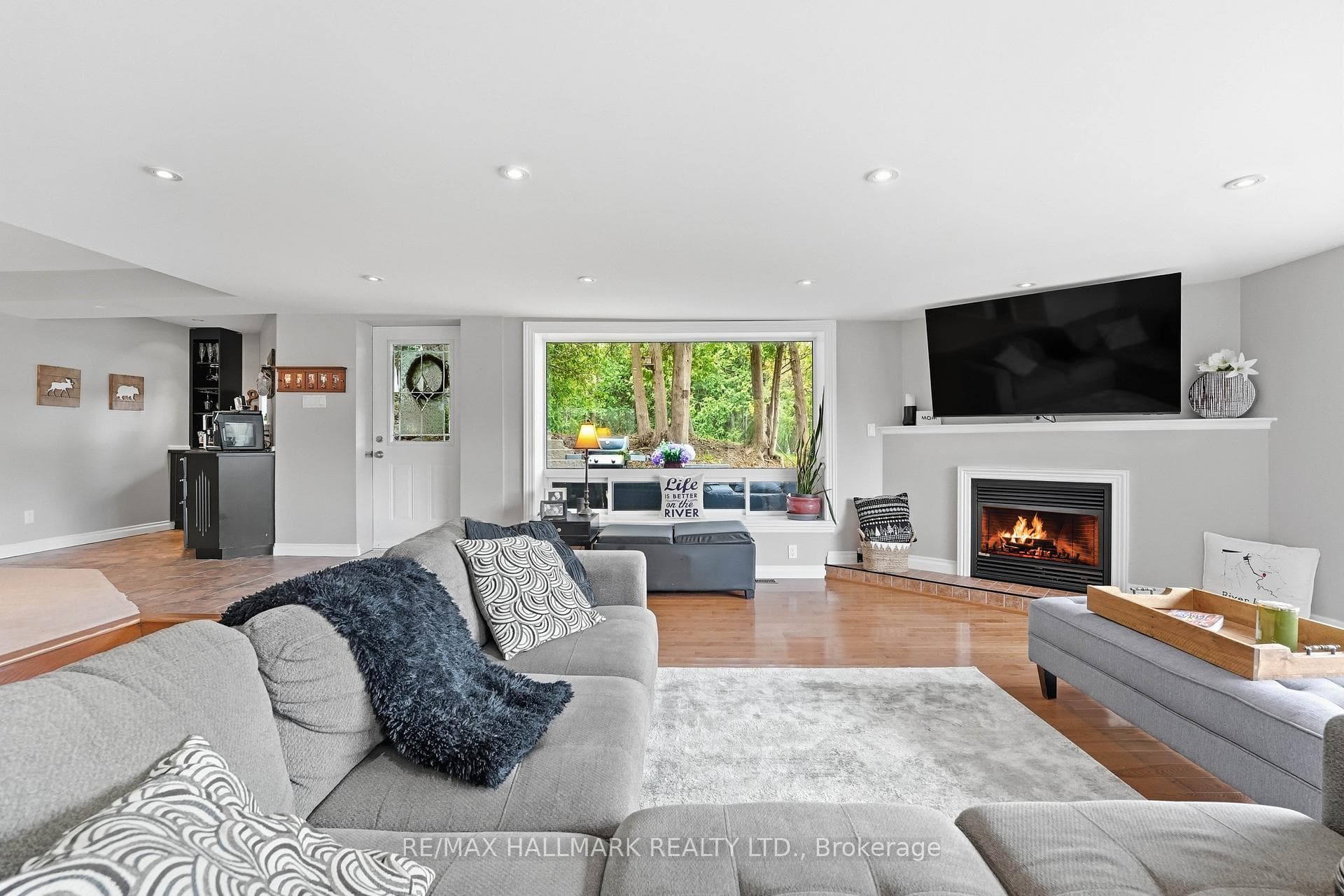 104 Riverbank Drive photo 9