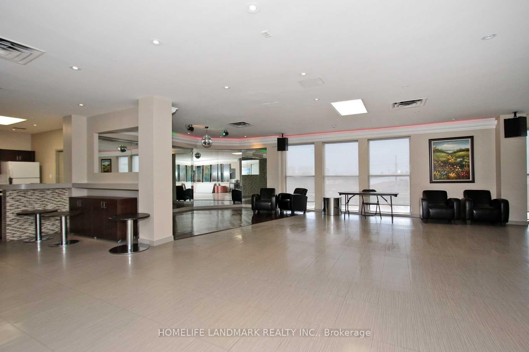 2460 Eglinton Avenue Unit 901 photo 34