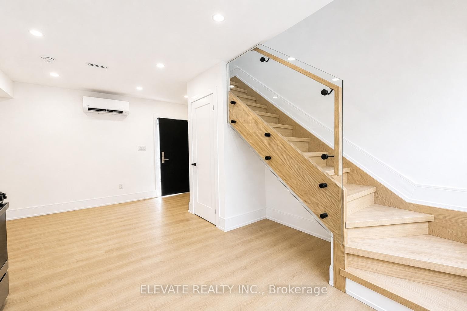 157 St Clarens Avenue Unit Laneway photo 4