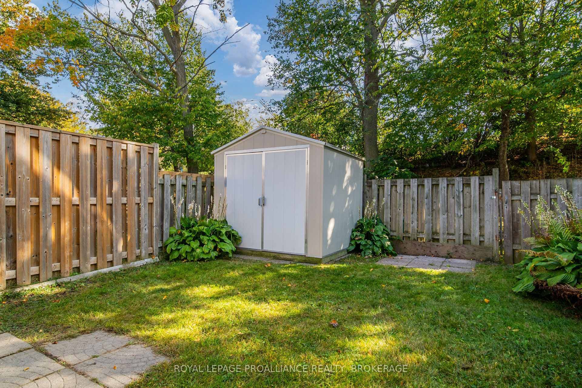 16 Rosemund Crescent photo 37