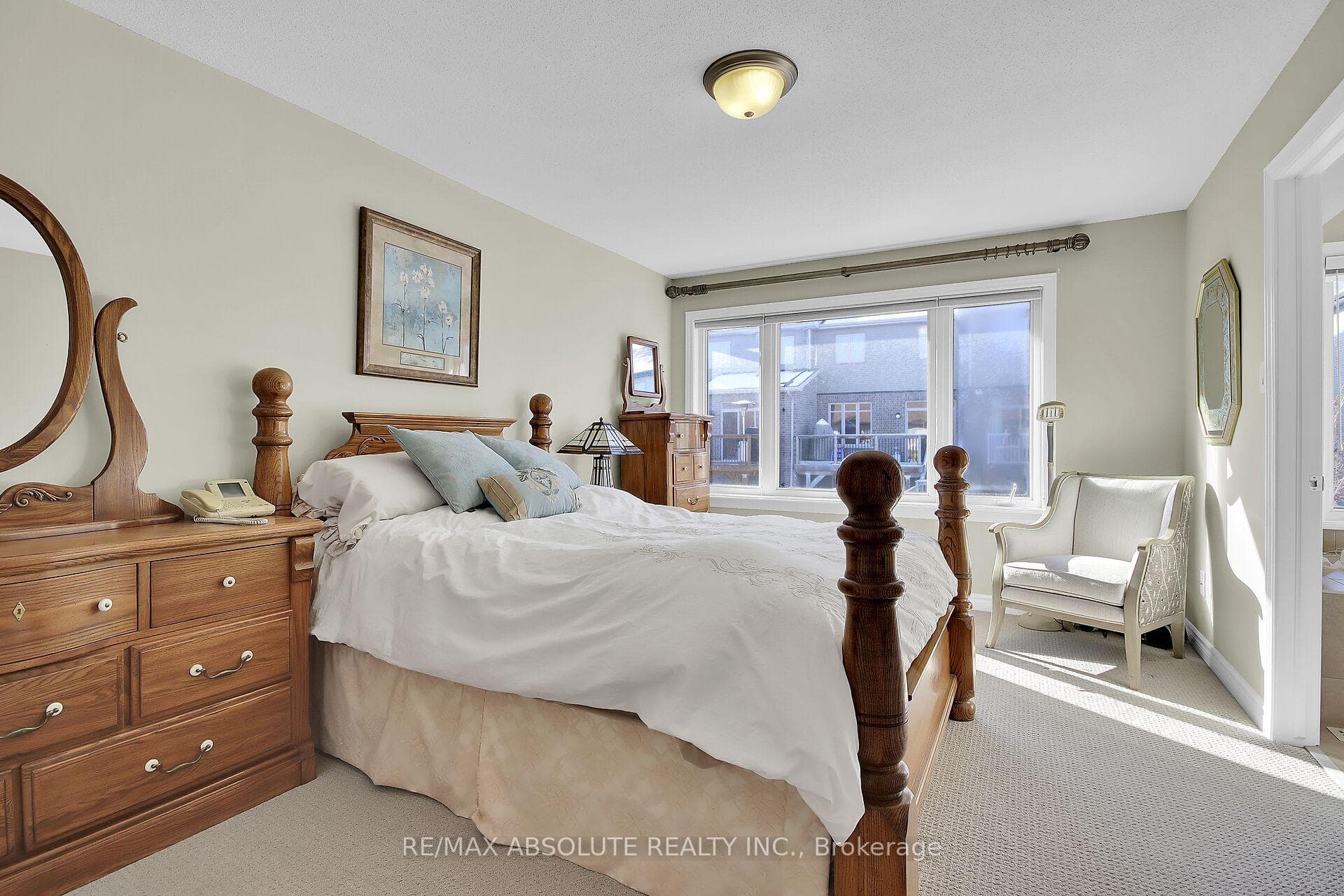 1118 Tischart Crescent photo 19