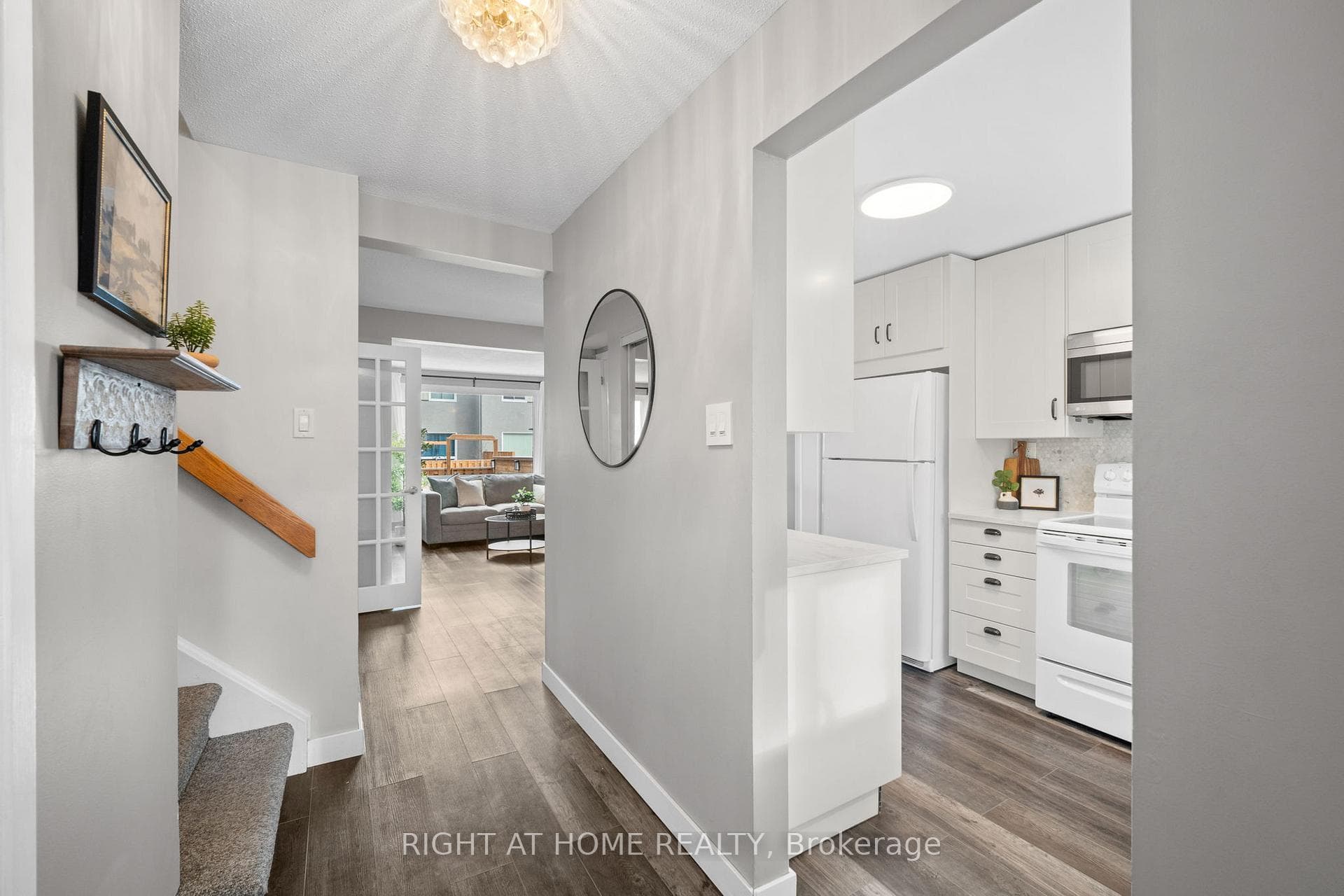 336 Woodfield Drive photo 3