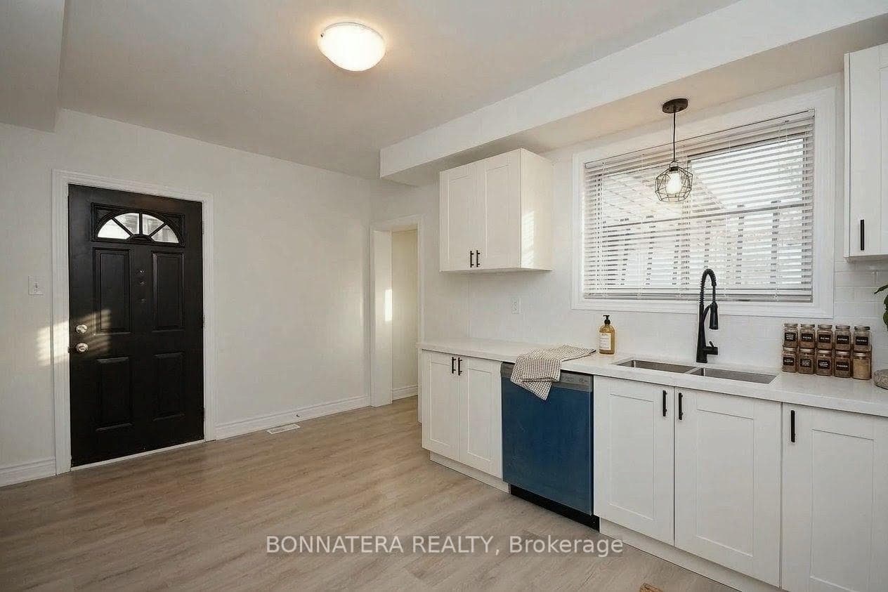 47 Emerald Street Unit (Main) photo 4