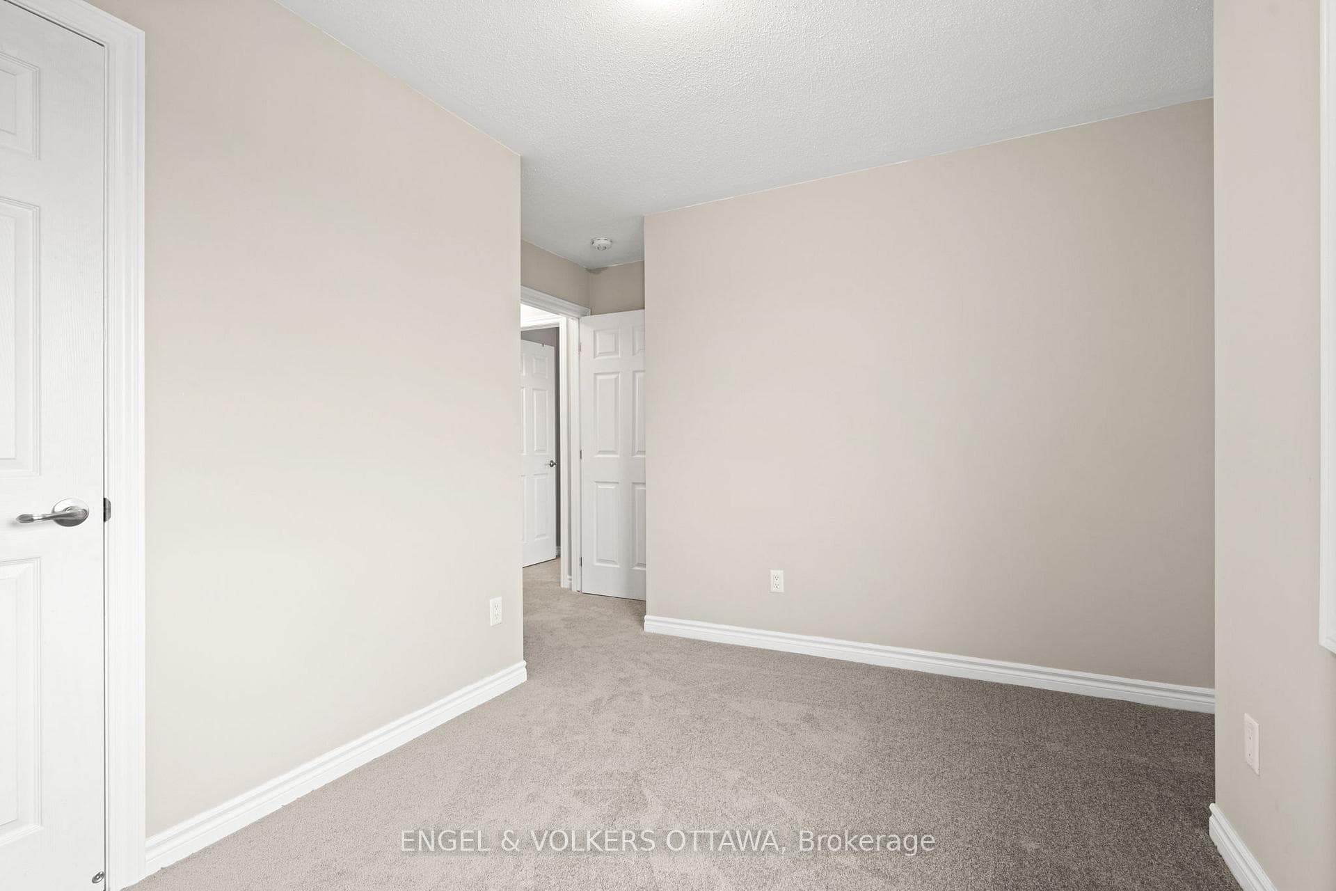 2248 Watercolours Way photo 15