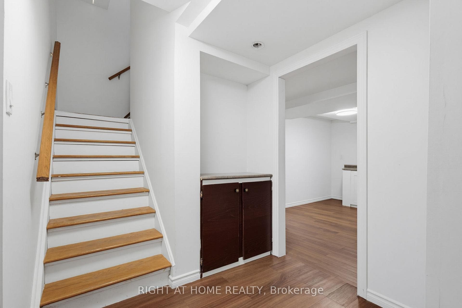 1087 Augustus Drive photo 32