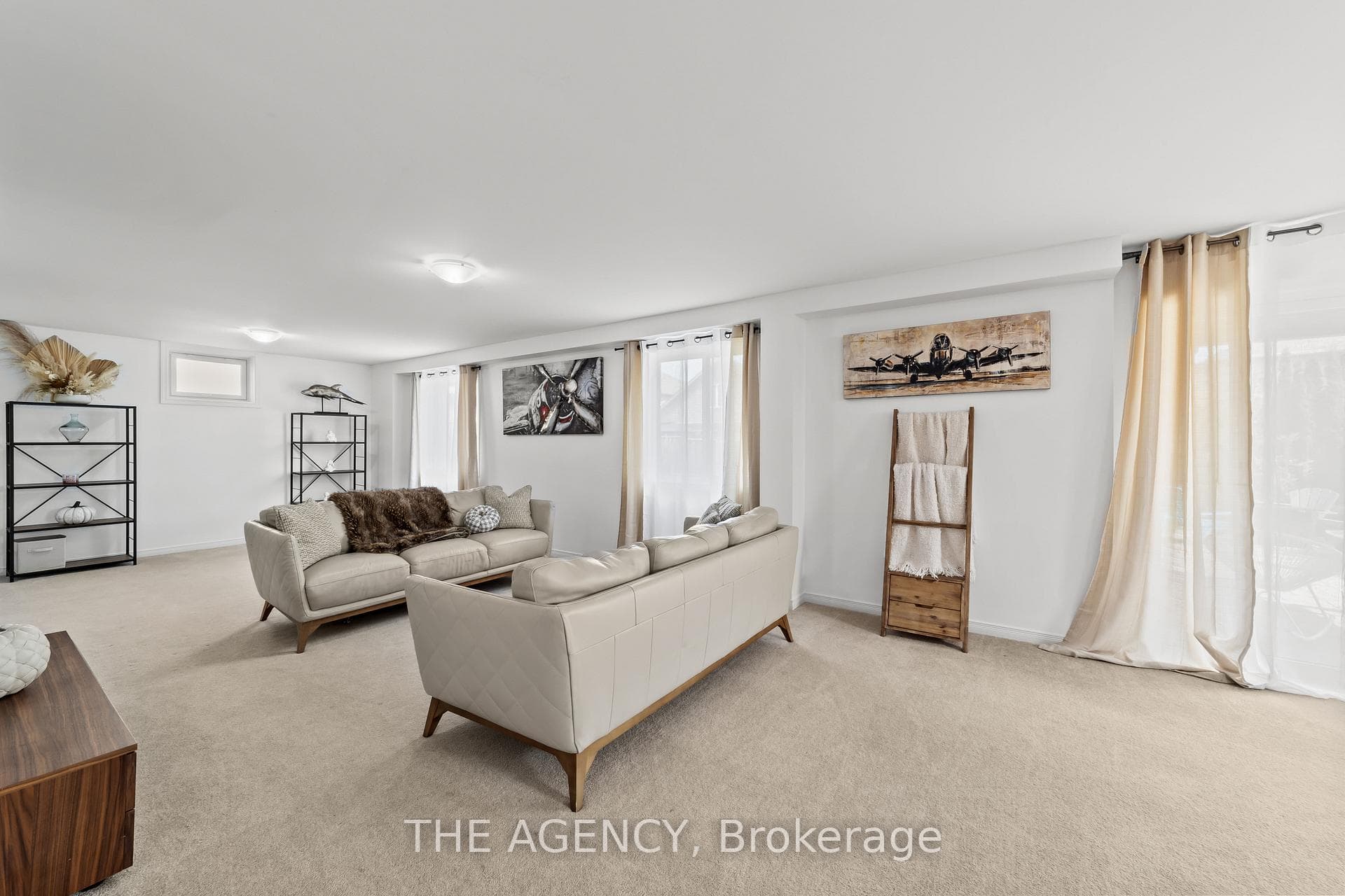 2245 Sproule Street photo 31