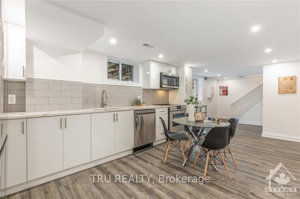 32 ROUNDHAY Drive Unit B photo 8