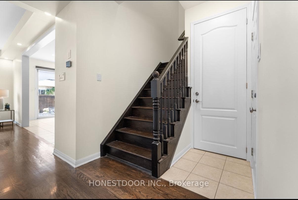 986 Farmstead Drive photo 27