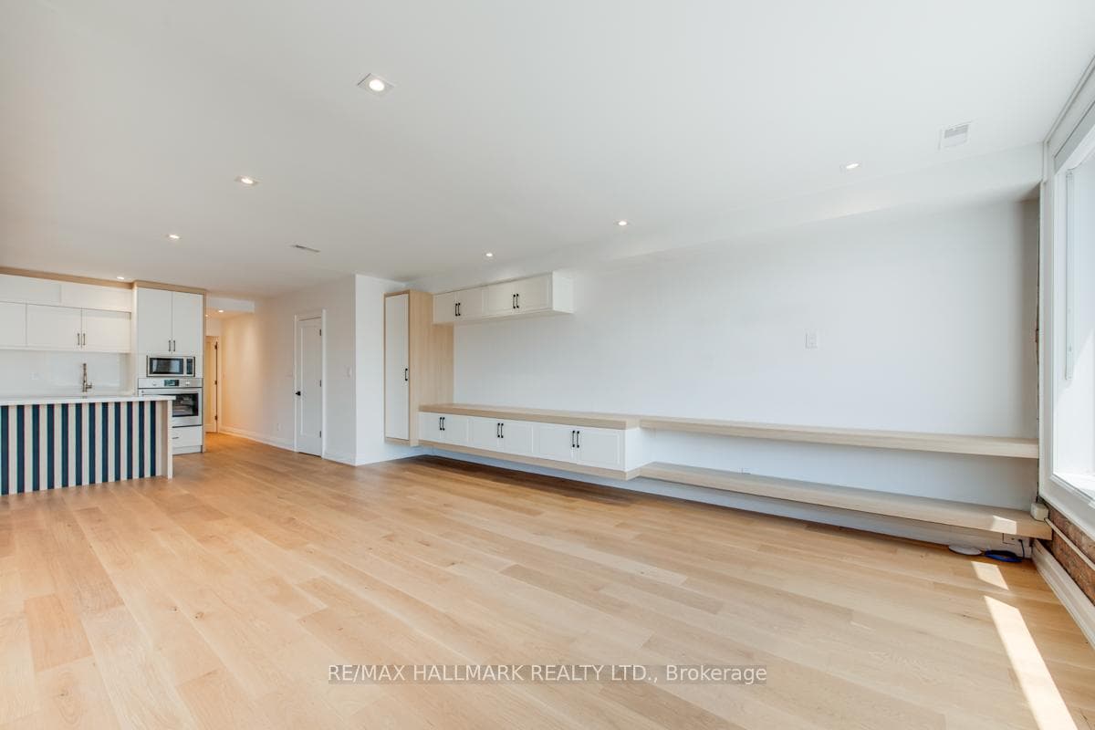 628 Danforth Avenue Unit 203 photo 6