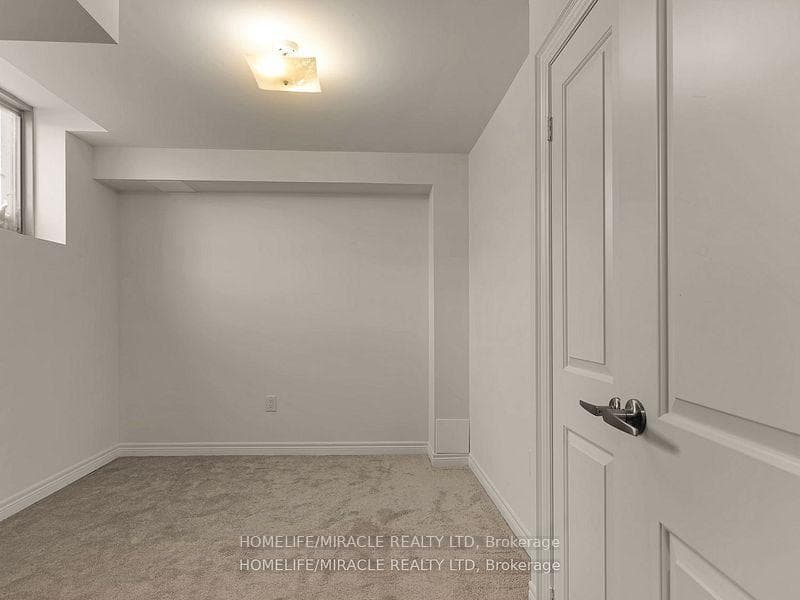 18 Queenpost Drive photo 35