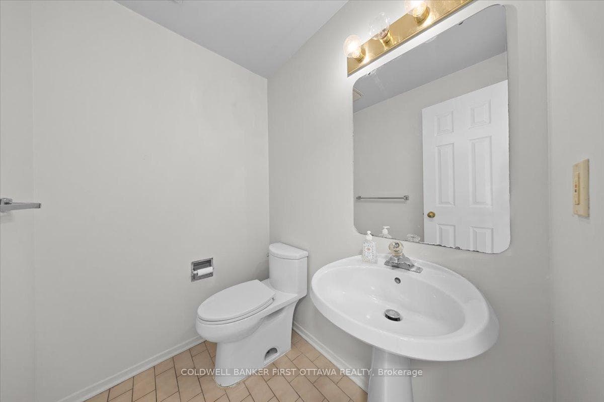 1841 Thistleleaf Crescent photo 21