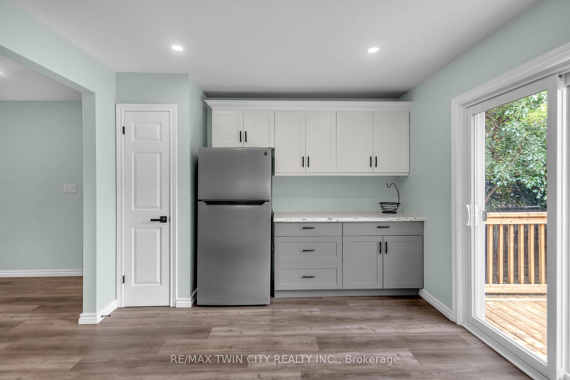 4 Dowden Avenue photo 16