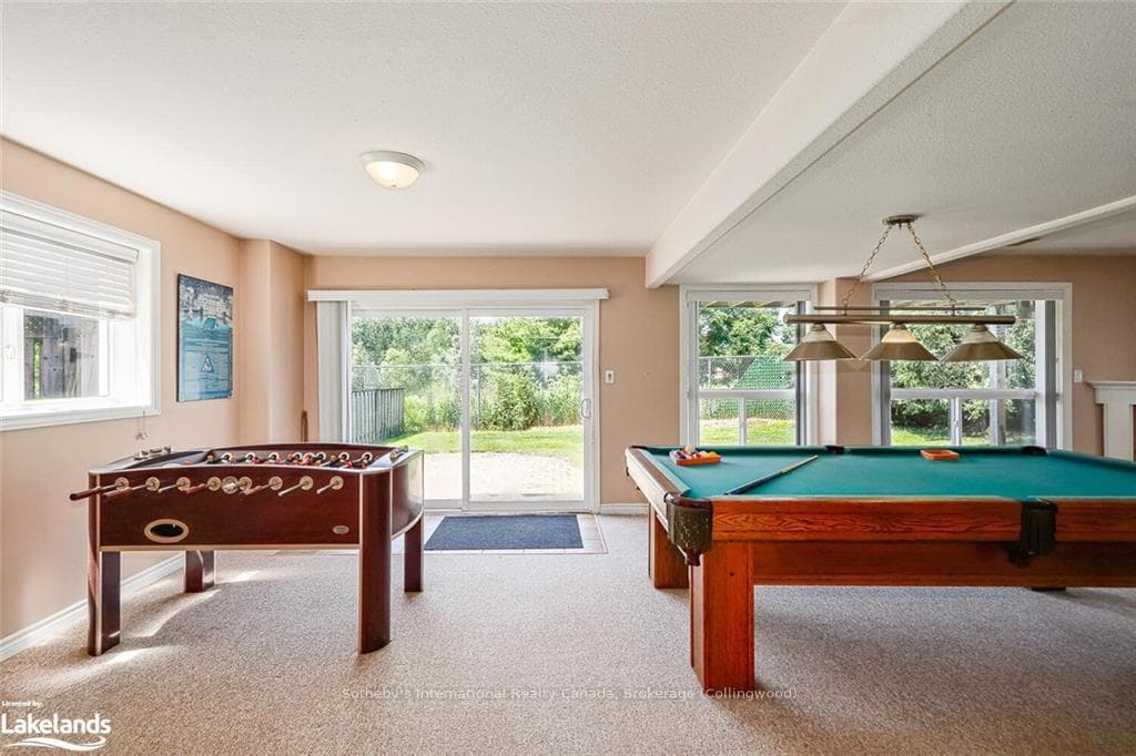 111 SELINE Crescent photo 24