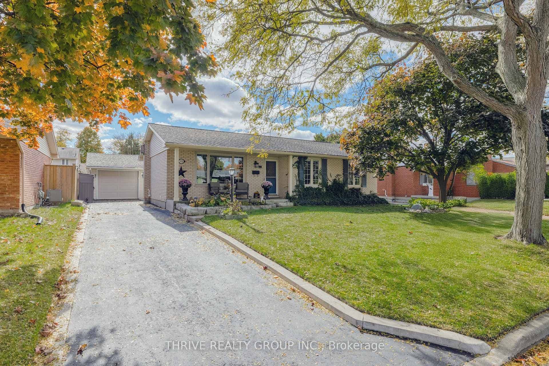 112 Downing Crescent photo 2