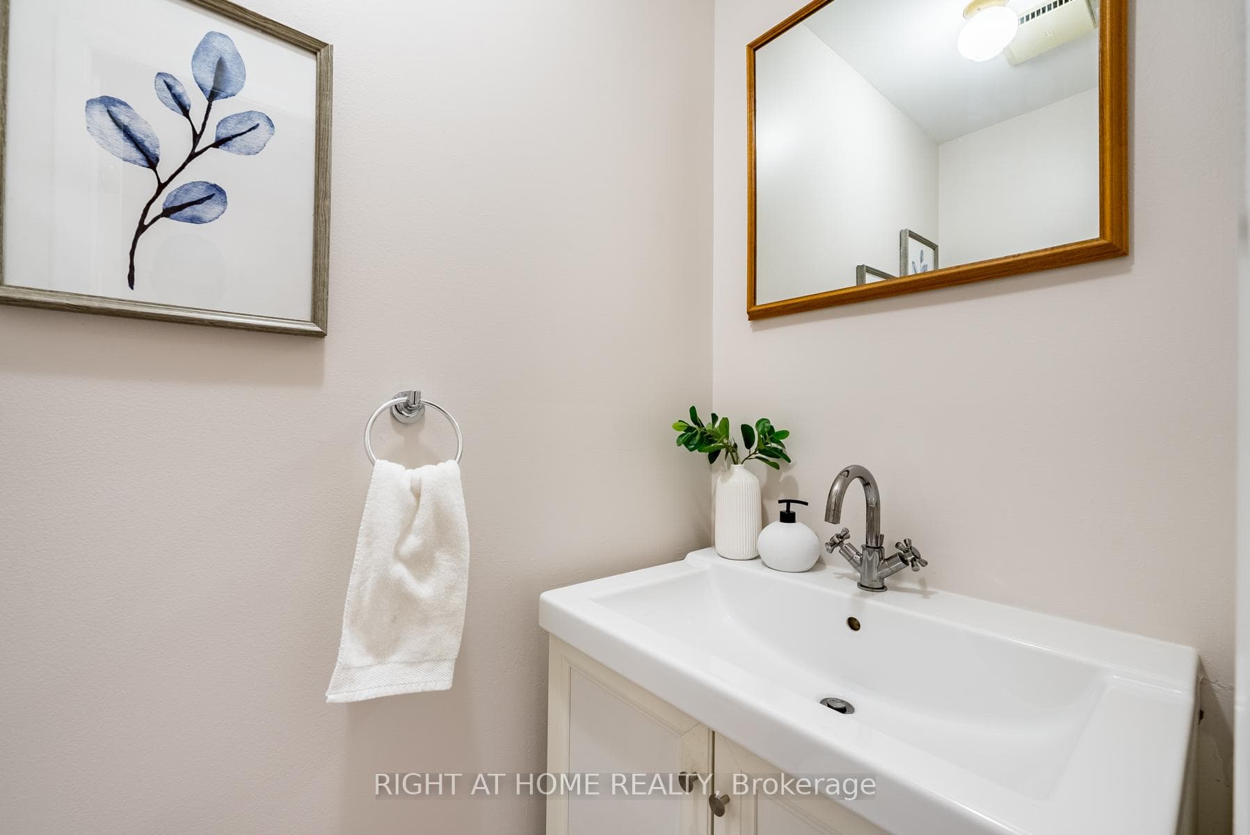 18 Allard Avenue photo 10
