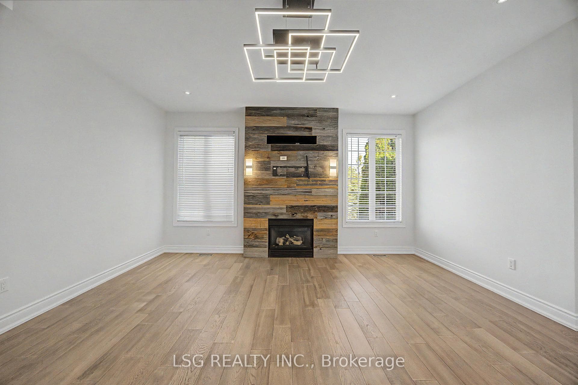 149 Deerwood Crescent photo 22