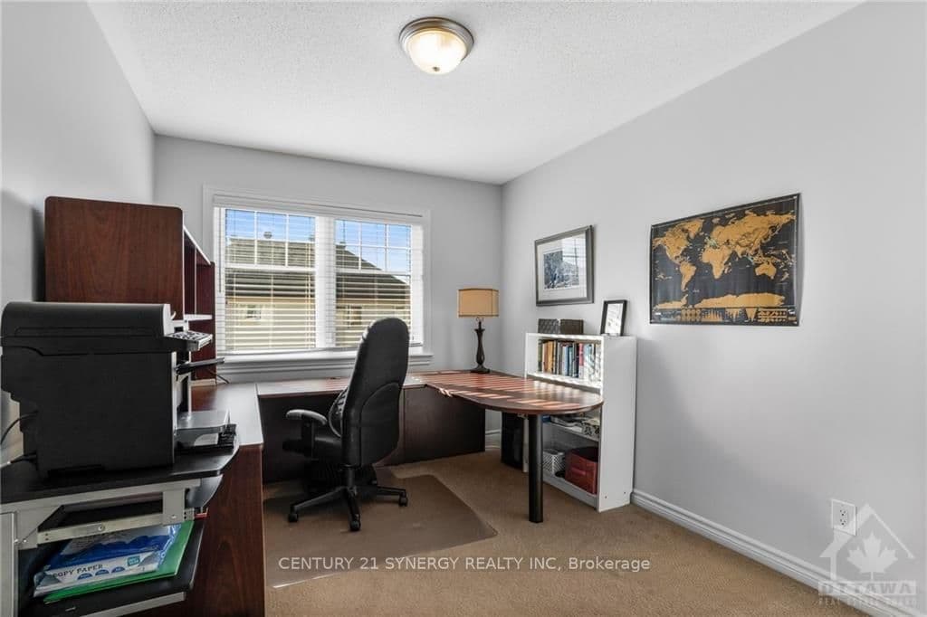 715 HAZELNUT Crescent photo 17