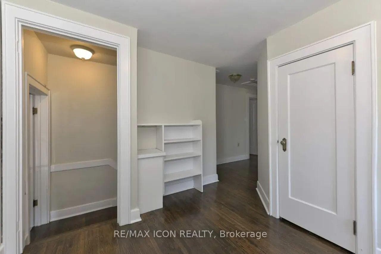 525 Grosvenor Street photo 26