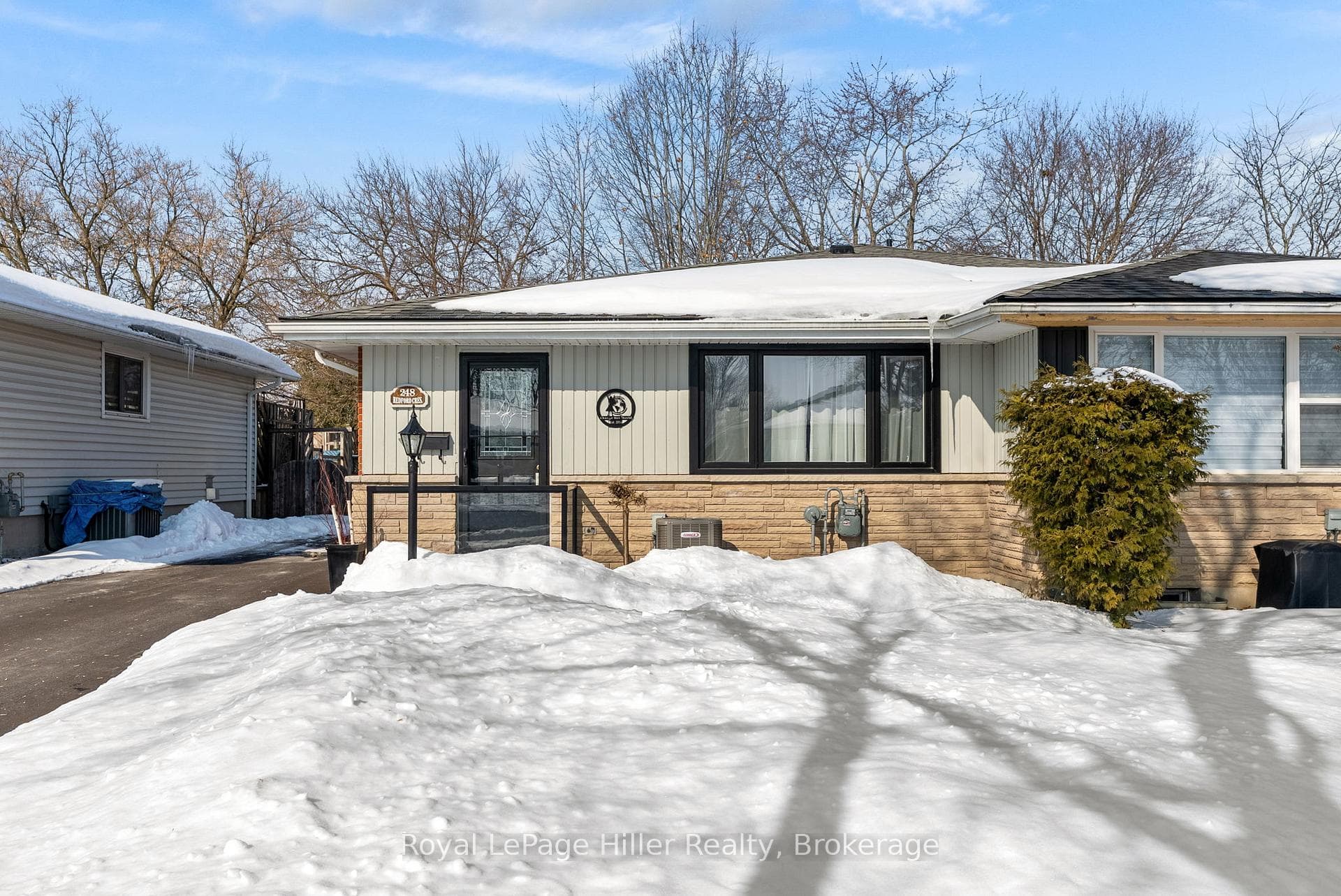 248 Redford Crescent photo 2