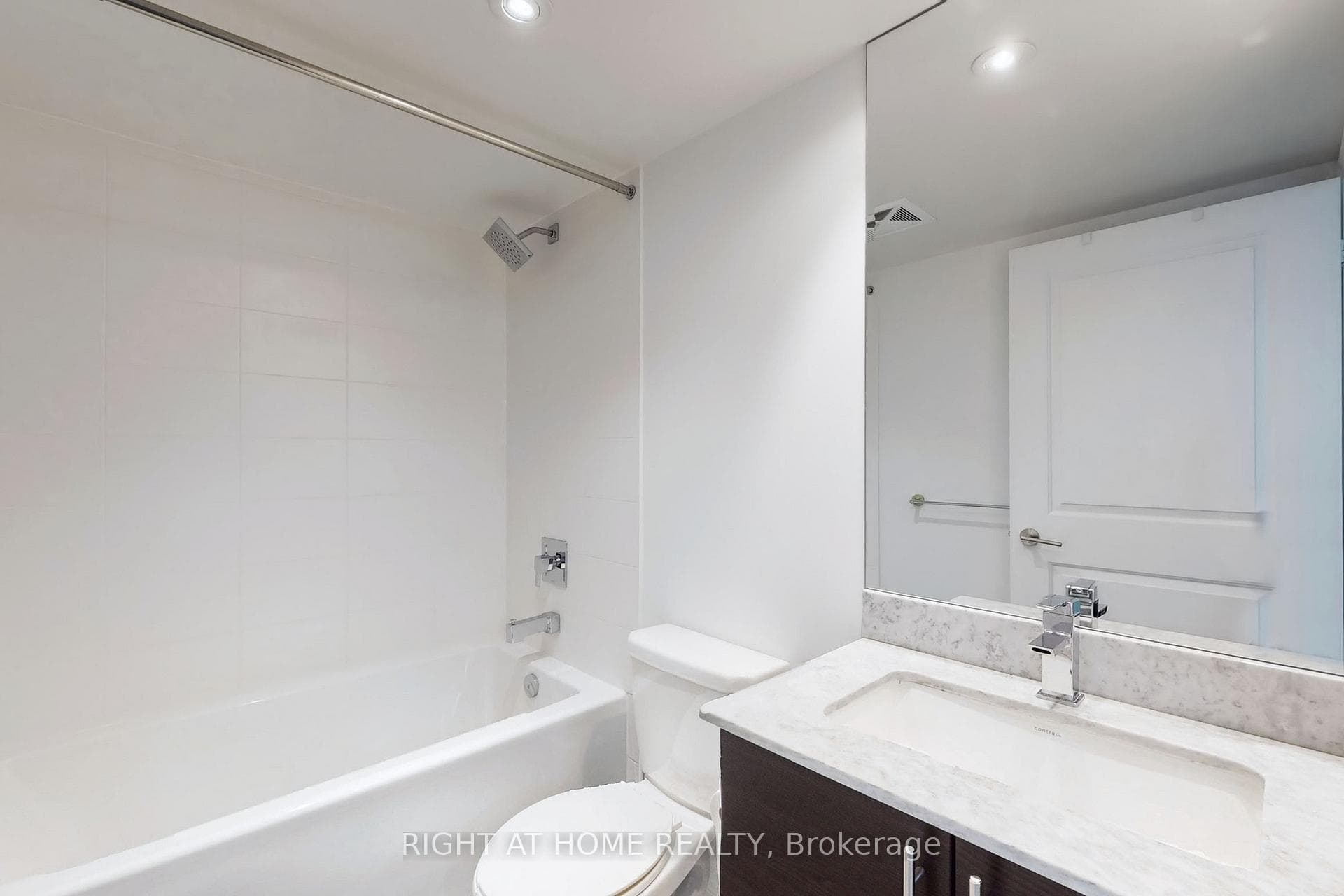 35 Bastion Street Unit 512 photo 22