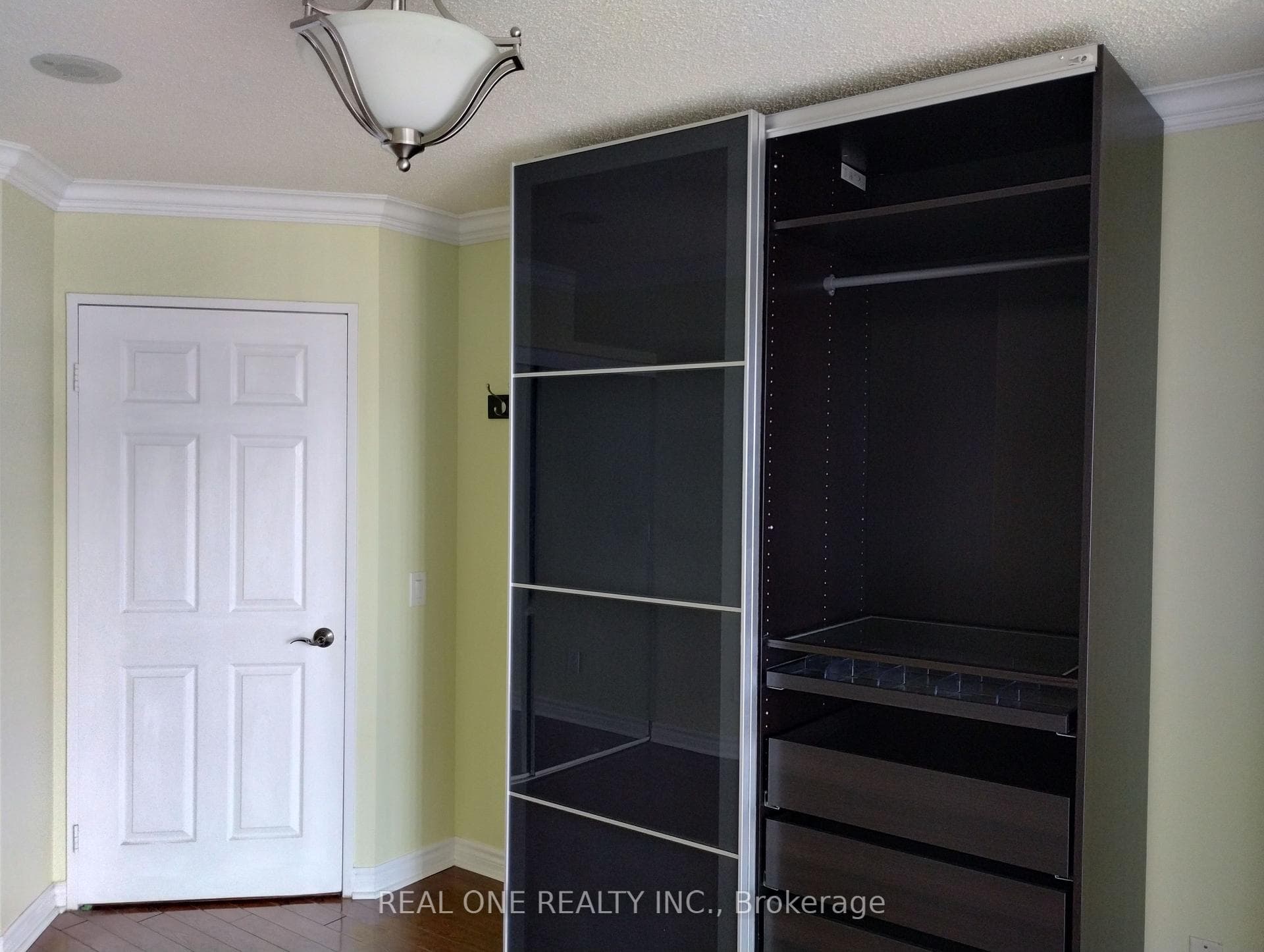 18 Parkview Avenue Unit 2016 photo 8