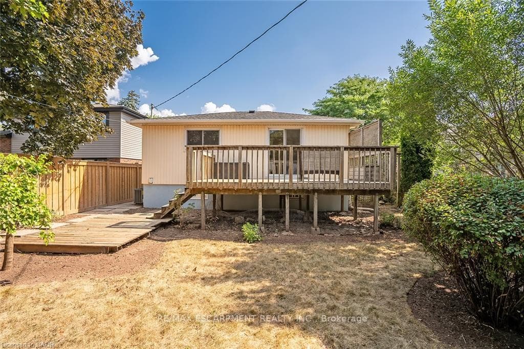 652 Ardleigh Crescent photo 37